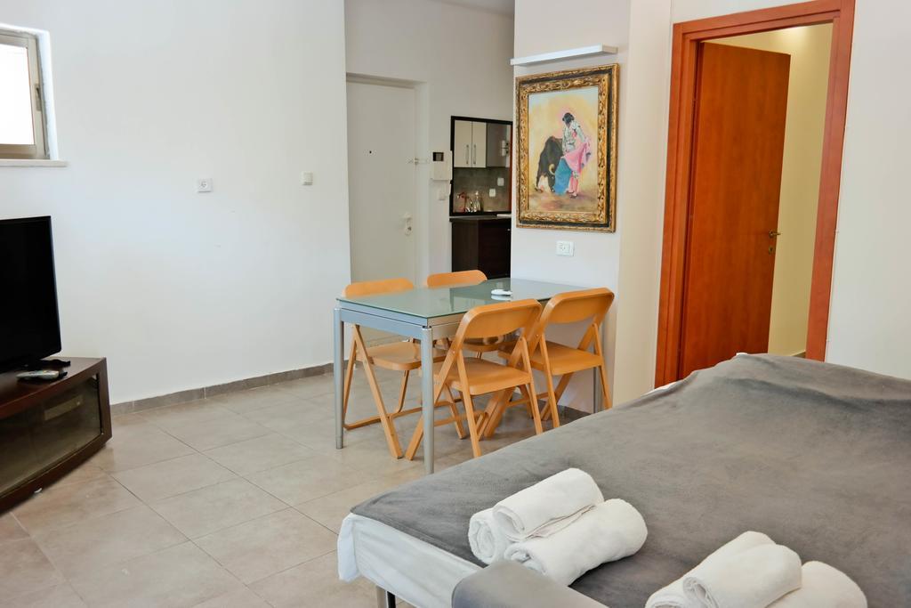Miraks Ge'Ula Apartment Tel Aviv Bagian luar foto
